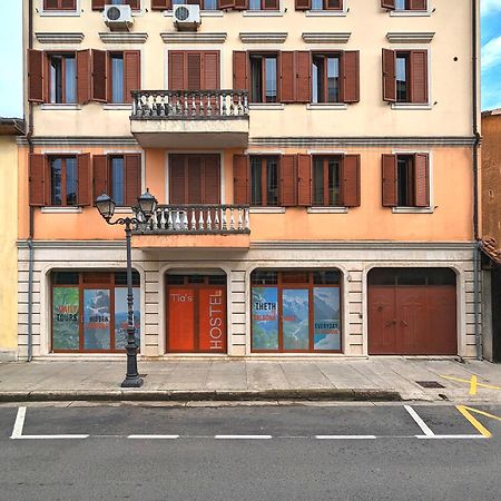 Tias Hostel Shkodër Exteriör bild
