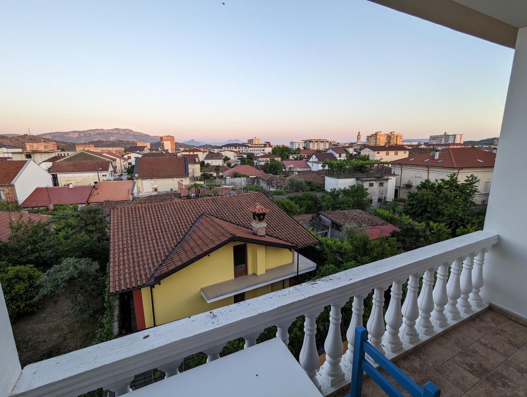 Tias Hostel Shkodër Exteriör bild