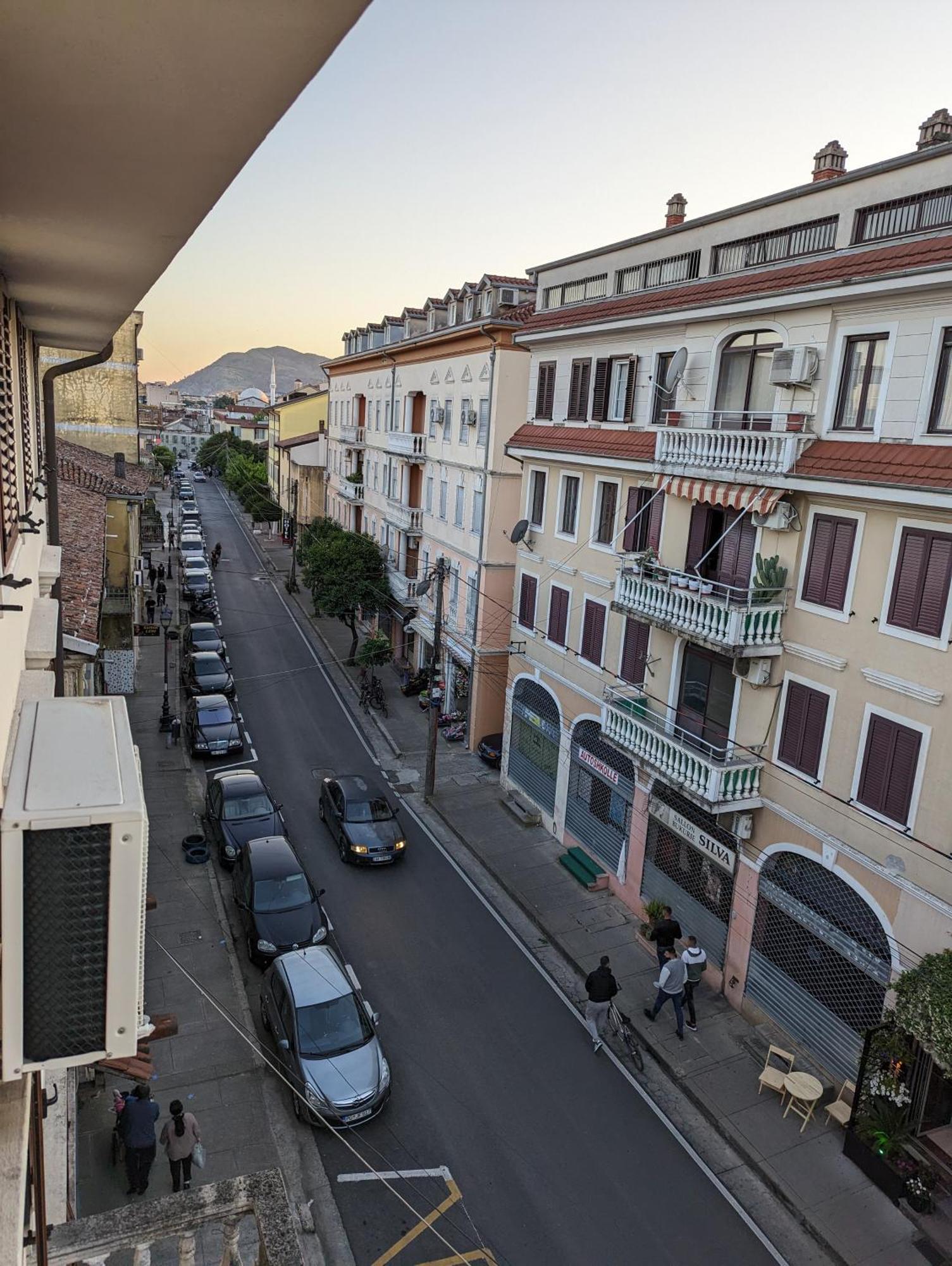 Tias Hostel Shkodër Exteriör bild