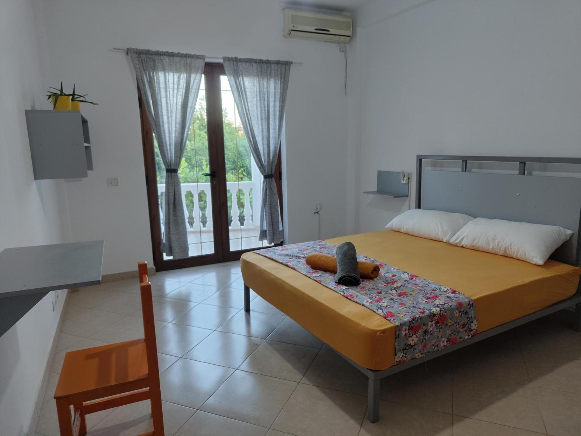 Tias Hostel Shkodër Exteriör bild