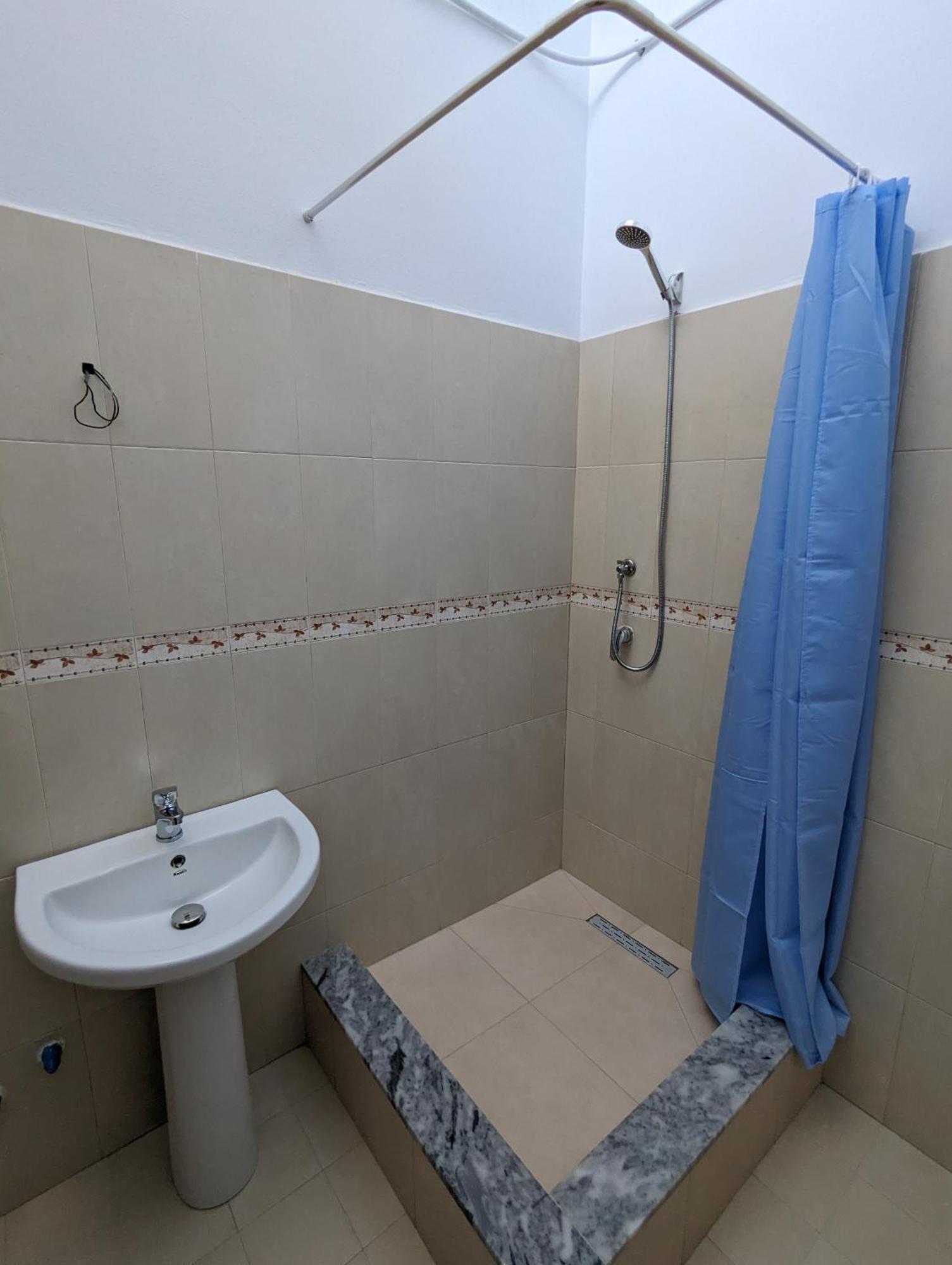 Tias Hostel Shkodër Exteriör bild