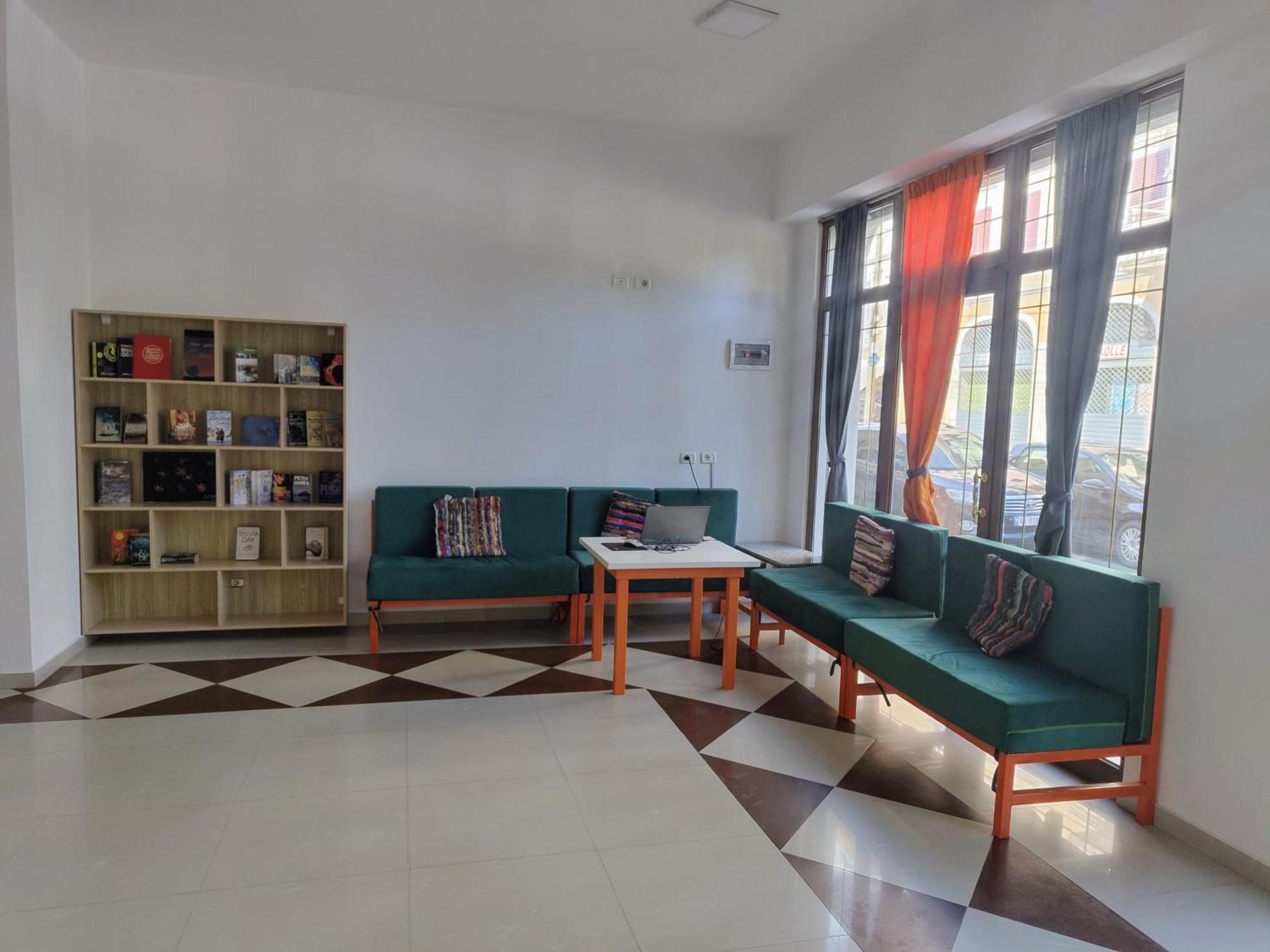 Tias Hostel Shkodër Exteriör bild