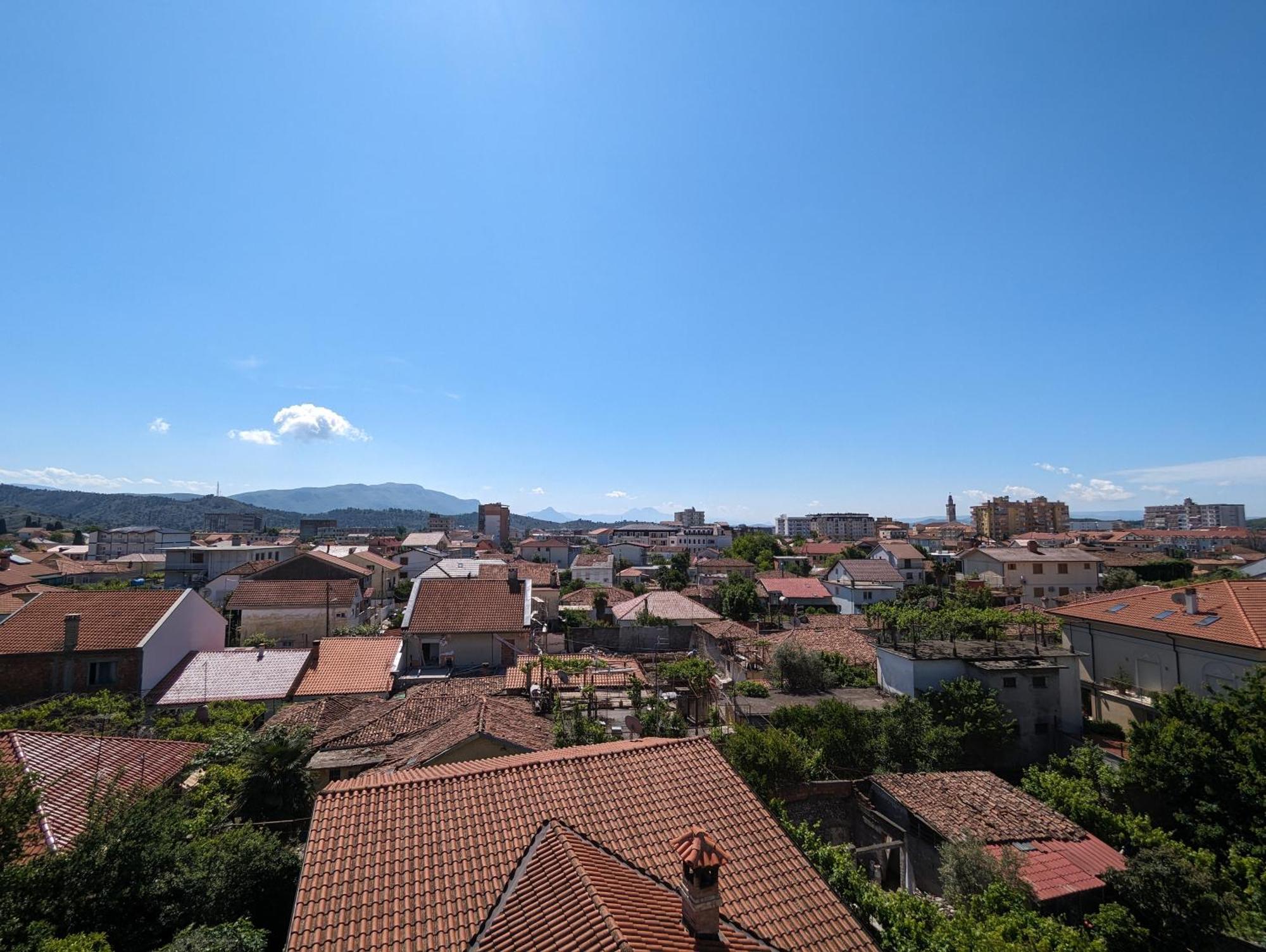 Tias Hostel Shkodër Exteriör bild
