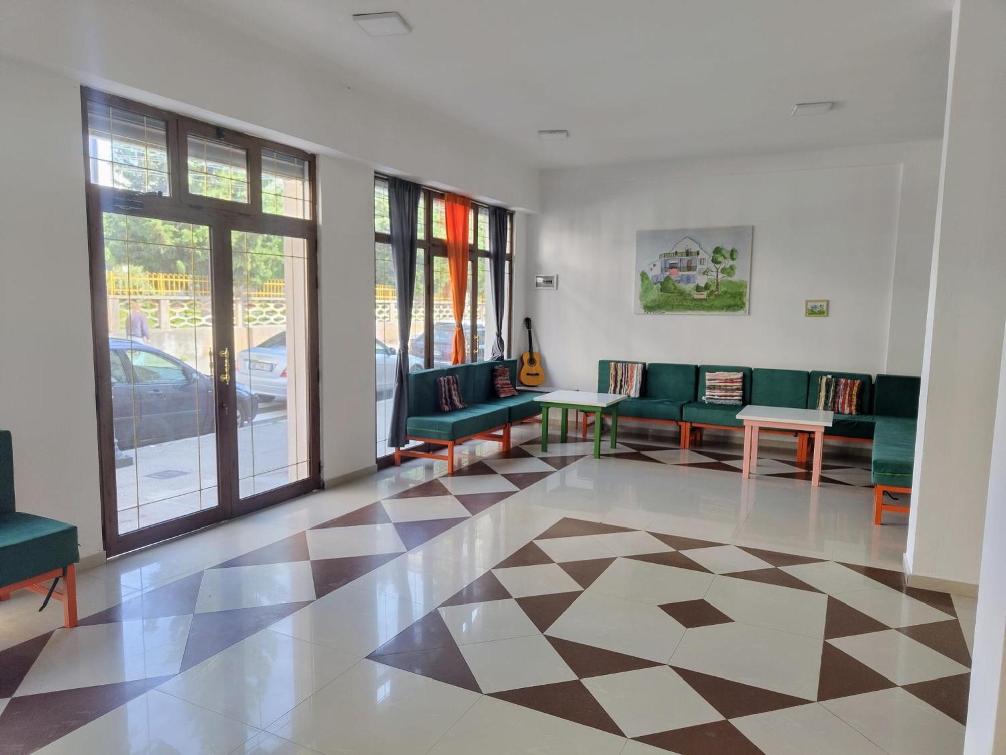 Tias Hostel Shkodër Exteriör bild