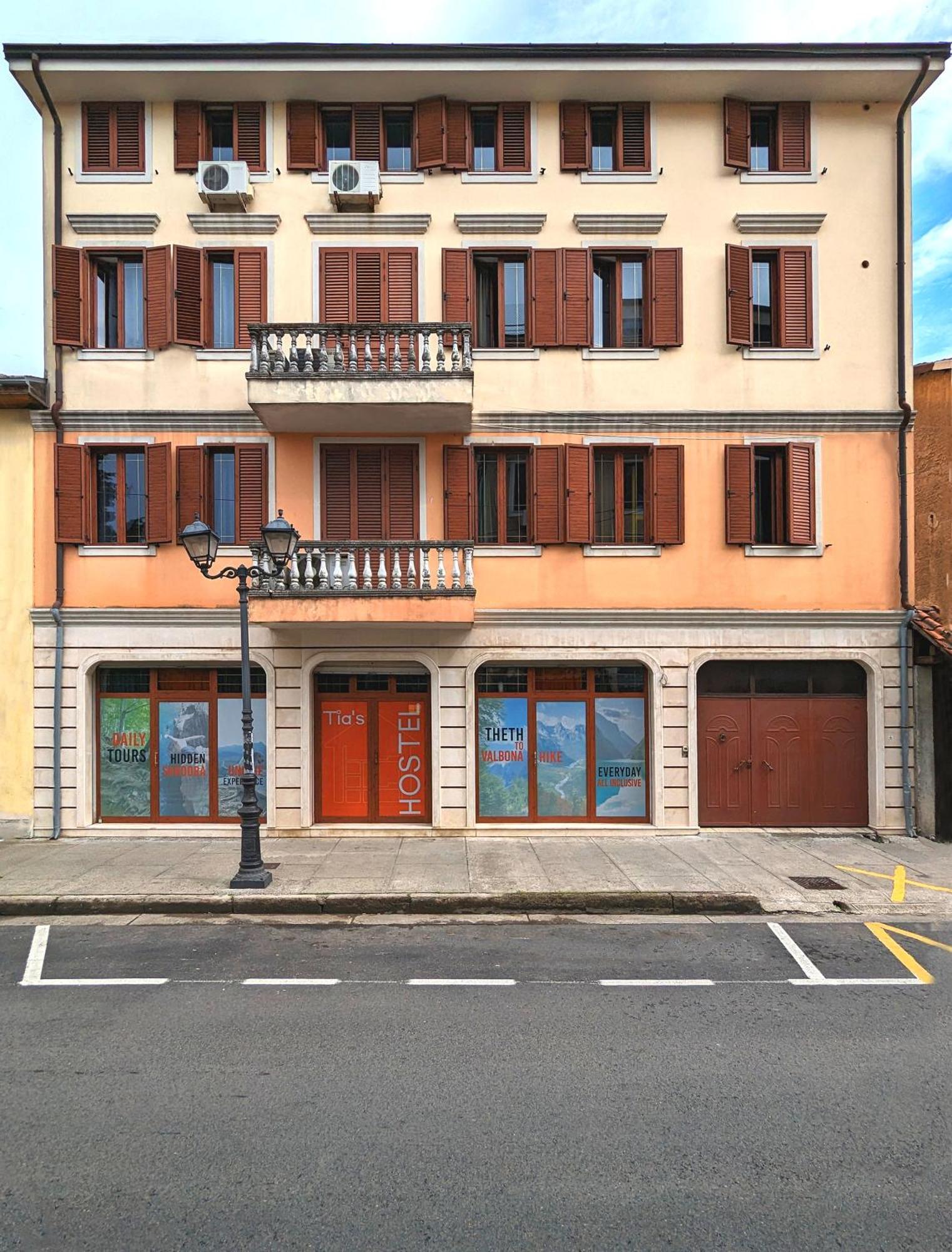 Tias Hostel Shkodër Exteriör bild