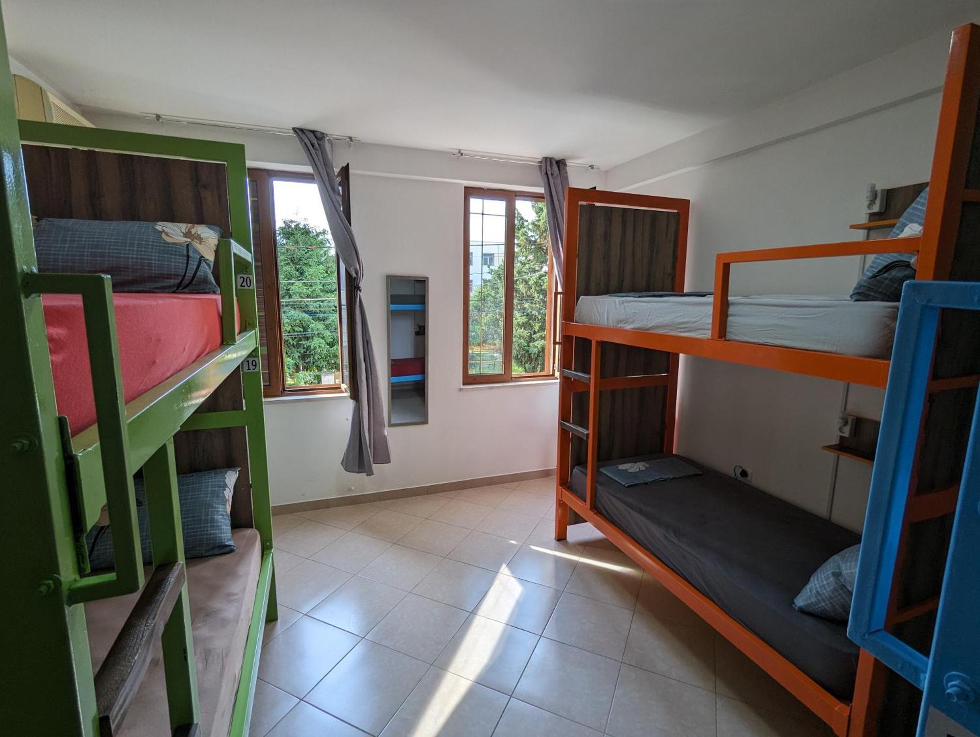 Tias Hostel Shkodër Exteriör bild