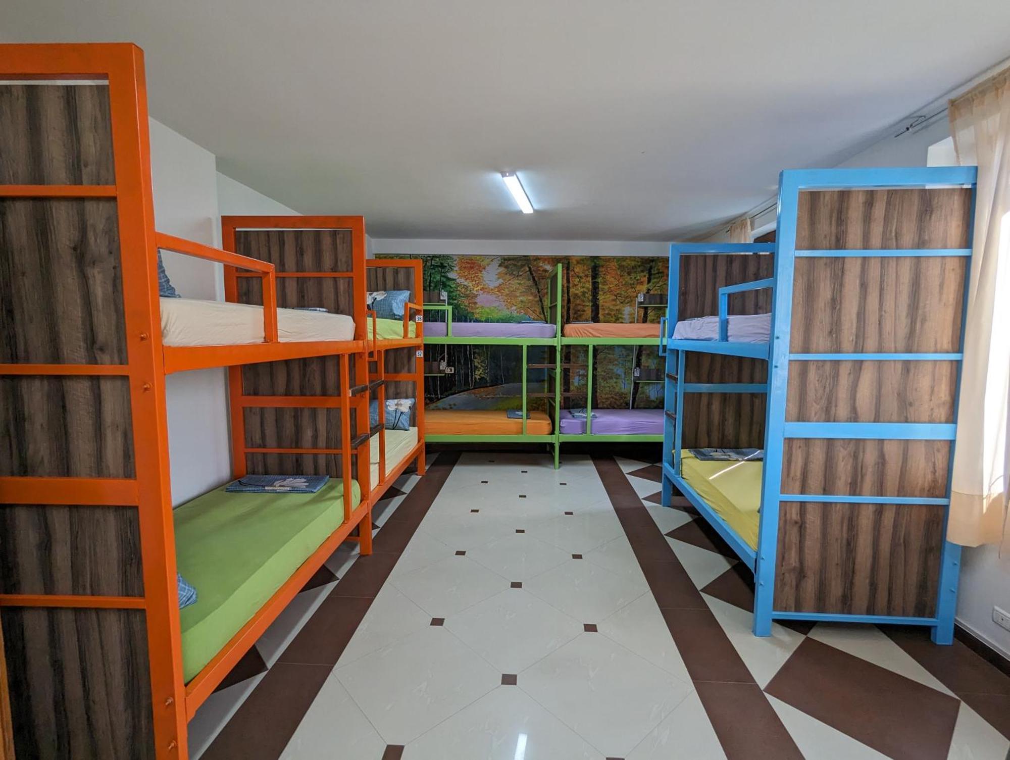 Tias Hostel Shkodër Exteriör bild