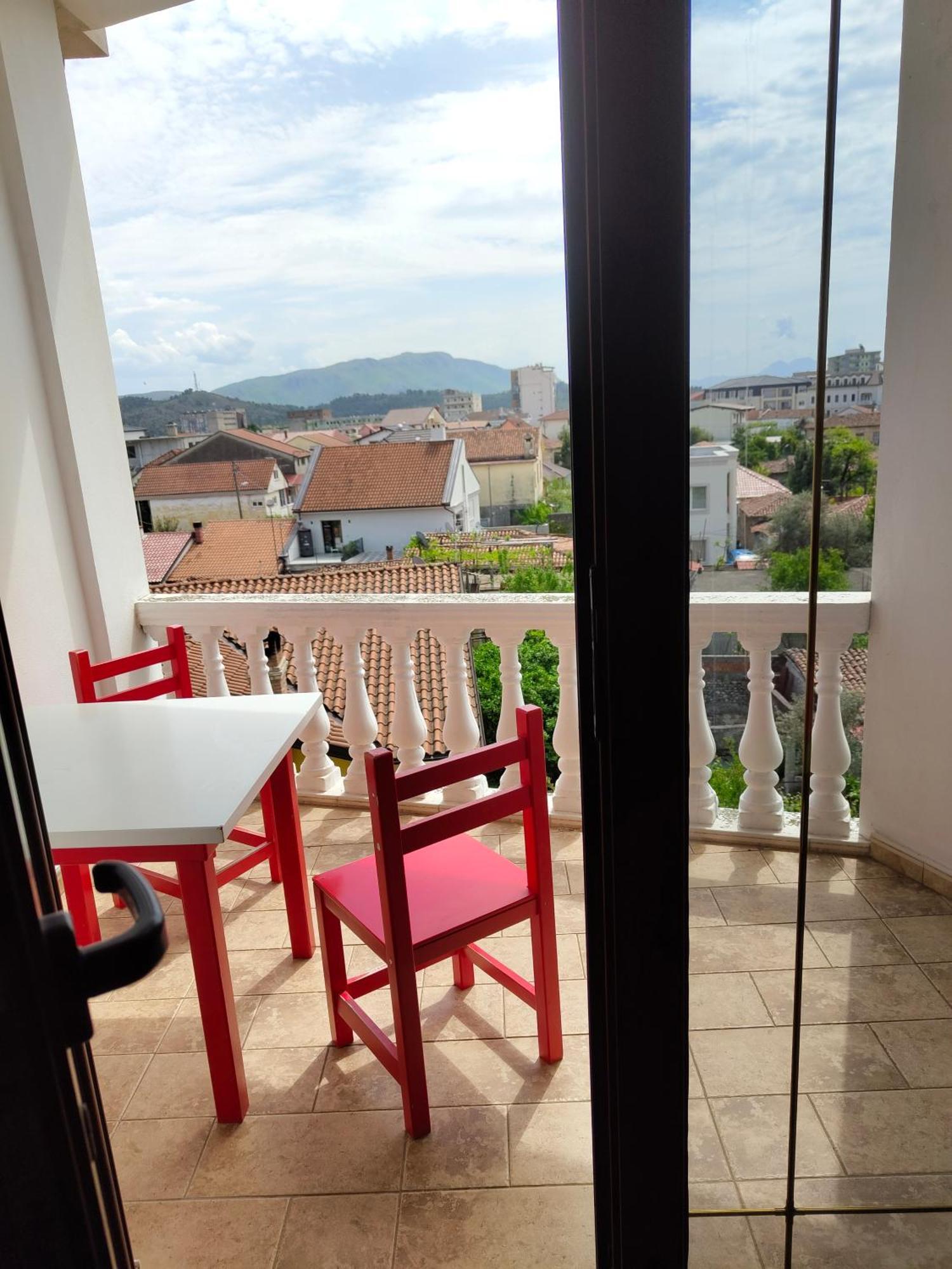 Tias Hostel Shkodër Exteriör bild